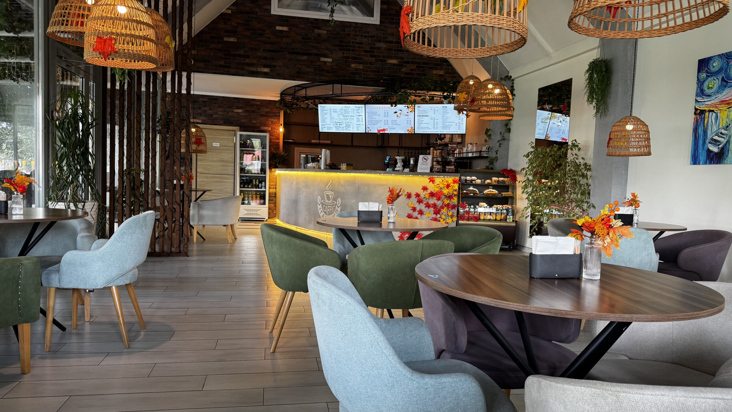 Уютный зал кафе Italiano