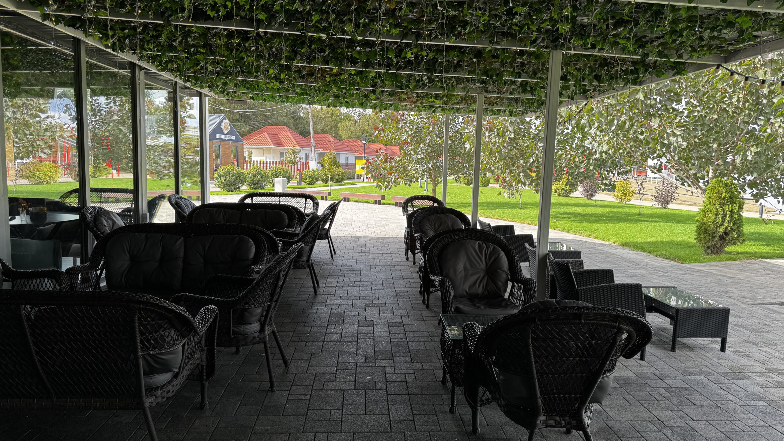 Уютный уголок кафе